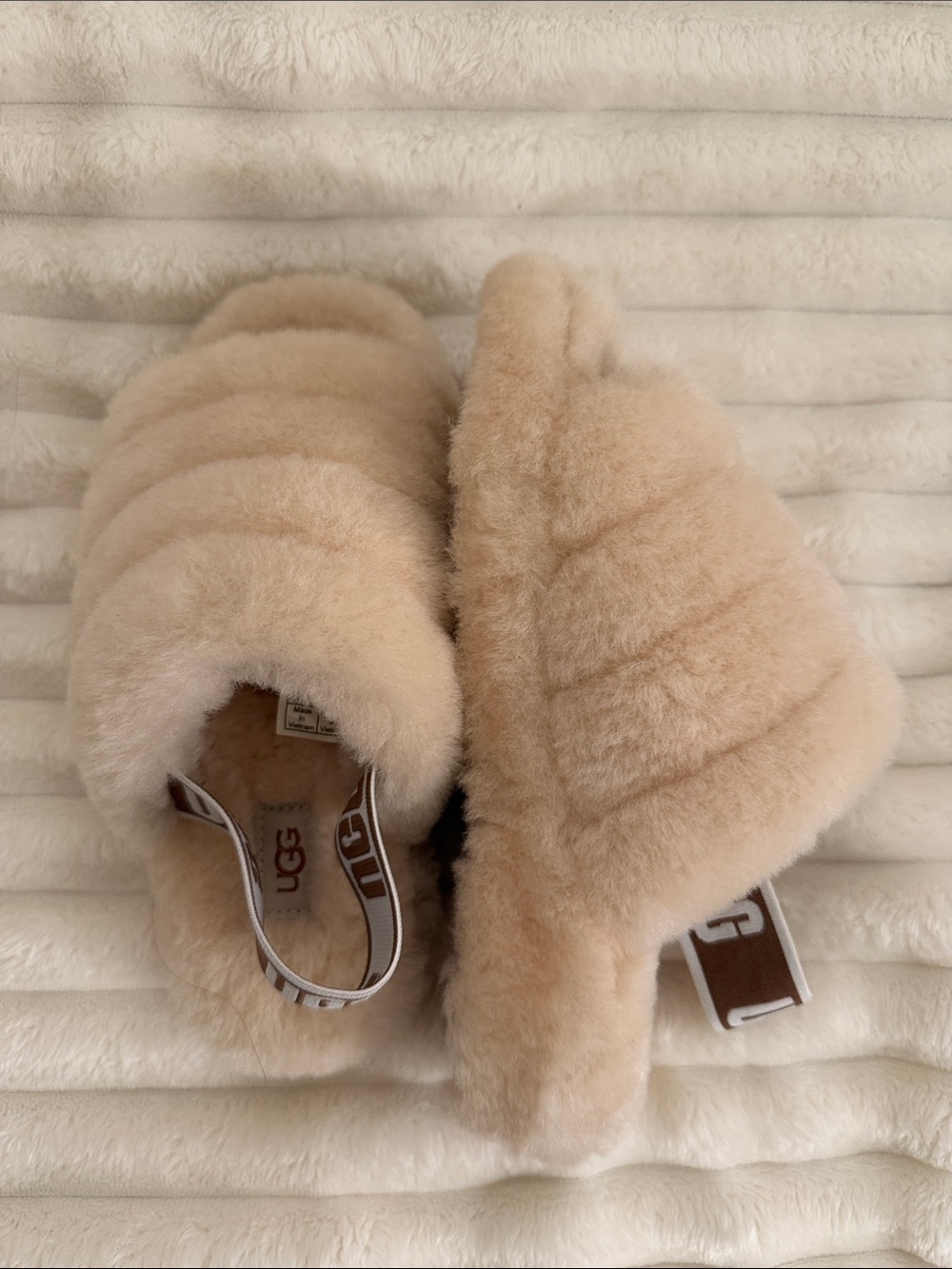 UGG Shearling Slide Slipper in Light Chestnut size 5